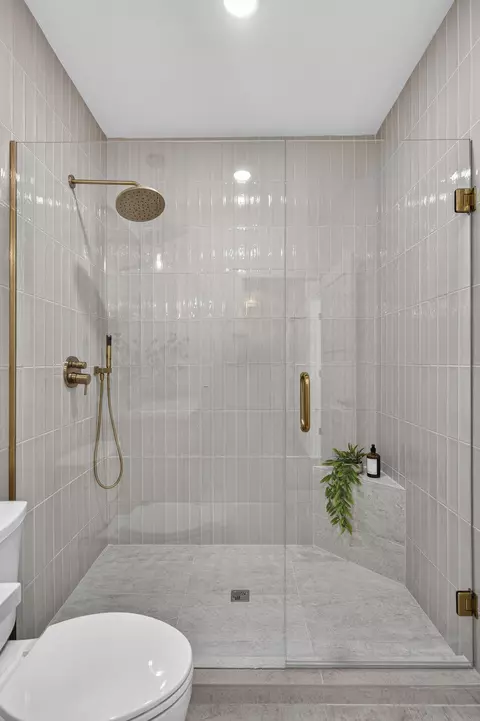 Bath - 2050 N Silver Charm Ave, Springfield, MO 65802 photo 6 of 7