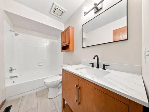 Bath - 2738 E Verona St, Springfield, MO 65804 photo 3 of 3
