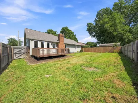 Exterior - 2738 E Verona St, Springfield, MO 65804 photo 5 of 7