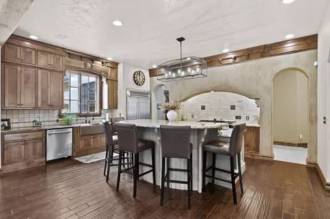 Kitchen - 3208 S Thornridge Dr, Springfield, MO 65809 photo 2 of 3