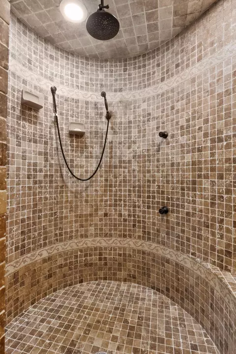 Bath - 3208 S Thornridge Dr, Springfield, MO 65809 photo 5 of 7