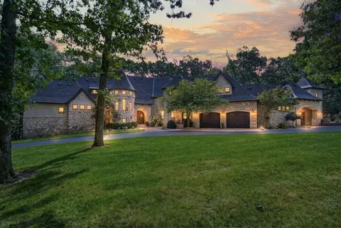 Exterior - 3208 S Thornridge Dr, Springfield, MO 65809 photo 2 of 8