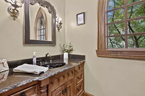 Bath - 3208 S Thornridge Dr, Springfield, MO 65809 photo 1 of 7