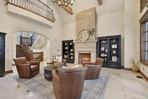 Living - 3208 S Thornridge Dr, Springfield, MO 65809 photo 3 of 4