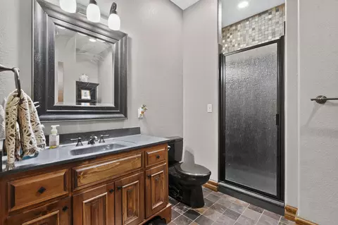 Bath - 3208 S Thornridge Dr, Springfield, MO 65809 photo 6 of 7