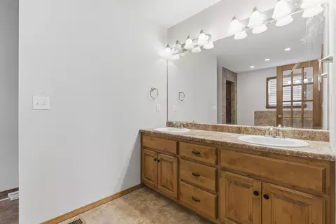 Bath - 5535 S Dayton Ave, Springfield, MO 65810 photo 1 of 5