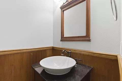Bath - 5535 S Dayton Ave, Springfield, MO 65810 photo 4 of 5