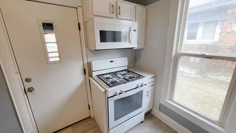 Kitchen - 941 W Brower St, Springfield, MO 65802 photo 3 of 3