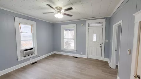 Living - 941 W Brower St, Springfield, MO 65802 photo 1 of 3