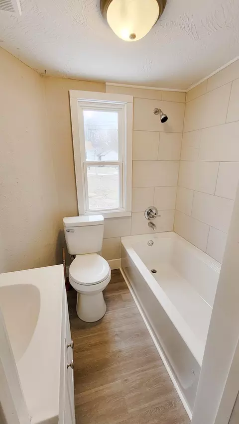 Bath - 941 W Brower St, Springfield, MO 65802 photo 1 of 1