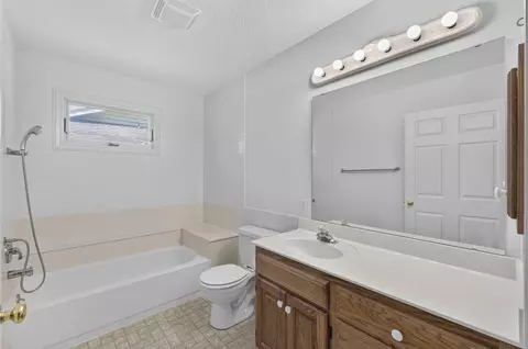 Bath - 1201 S Florence Ave, Springfield, MO 65807 photo 3 of 3