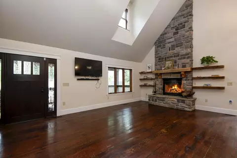 Living - 511 Timberlane Dr, Branson, MO 65616 photo 2 of 7
