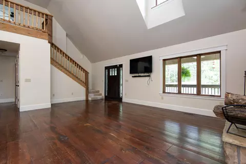 Living - 511 Timberlane Dr, Branson, MO 65616 photo 3 of 7