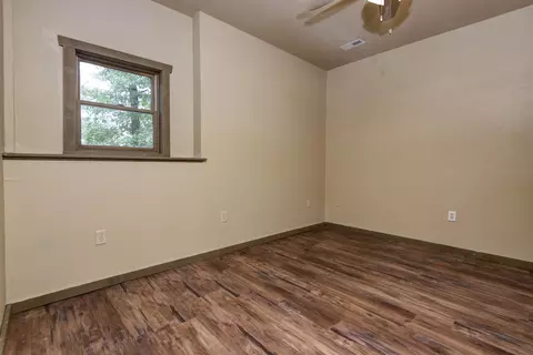 Bedroom - 511 Timberlane Dr, Branson, MO 65616 photo 4 of 4