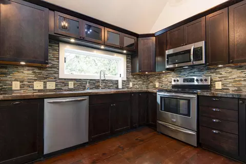 Kitchen - 511 Timberlane Dr, Branson, MO 65616 photo 6 of 8