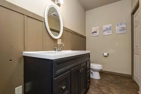 Bath - 511 Timberlane Dr, Branson, MO 65616 photo 7 of 9