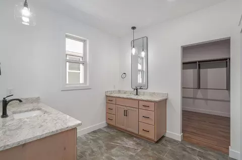 Bath - 2938 W Marty St, Springfield, MO 65810 photo 2 of 2
