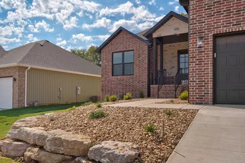Exterior - 2938 W Marty St, Springfield, MO 65810 photo 2 of 2