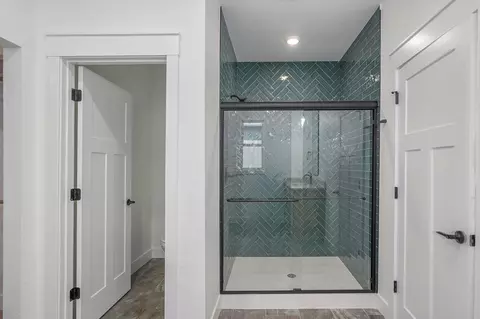 Bath - 2938 W Marty St, Springfield, MO 65810 photo 1 of 2