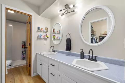 Bath - 1505 E Hartley St, Ozark, MO 65721 photo 2 of 5