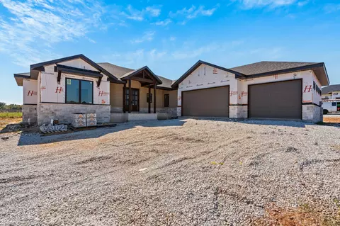 Exterior - 1545 N Summertime Ln, Springfield, MO 65802 photo 1 of 10