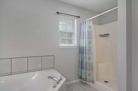 Bath - 2834 W Lasalle St, Springfield, MO 65807 photo 2 of 6