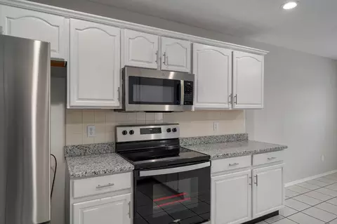 Kitchen - 2834 W Lasalle St, Springfield, MO 65807 photo 3 of 4