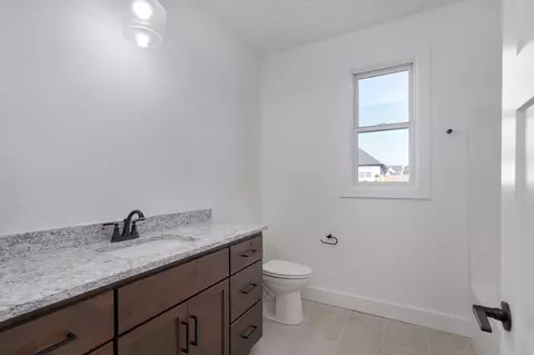 Bath - 3048 W Teton Dr, Springfield, MO 65810 photo 3 of 4