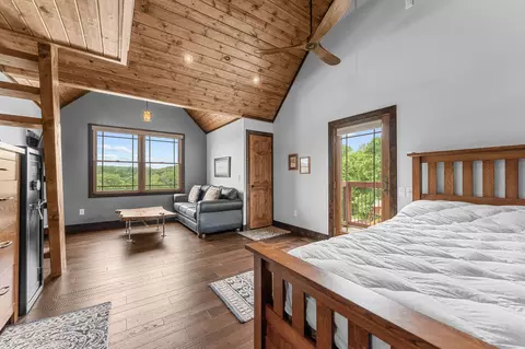 Bedroom - 1362 Bald Eagle Dr, Galena, MO 65656 photo 1 of 8