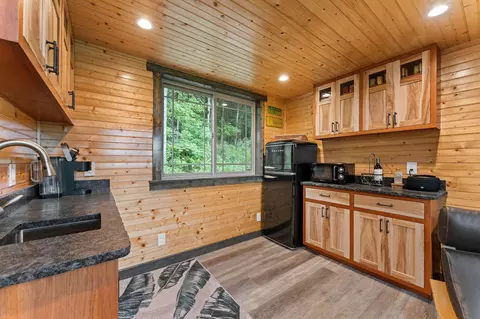 Kitchen - 1362 Bald Eagle Dr, Galena, MO 65656 photo 4 of 4