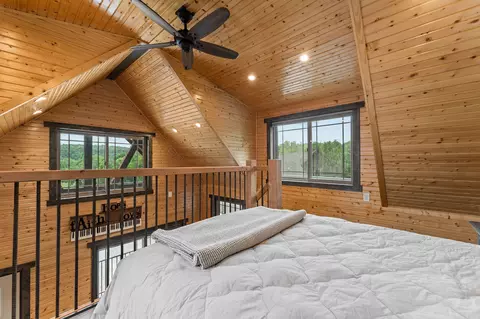 Bedroom - 1362 Bald Eagle Dr, Galena, MO 65656 photo 7 of 8