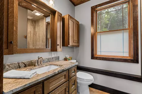 Bath - 1362 Bald Eagle Dr, Galena, MO 65656 photo 6 of 10