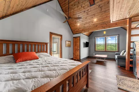 Bedroom - 1362 Bald Eagle Dr, Galena, MO 65656 photo 4 of 8