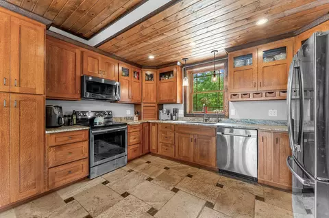 Kitchen - 1362 Bald Eagle Dr, Galena, MO 65656 photo 1 of 4
