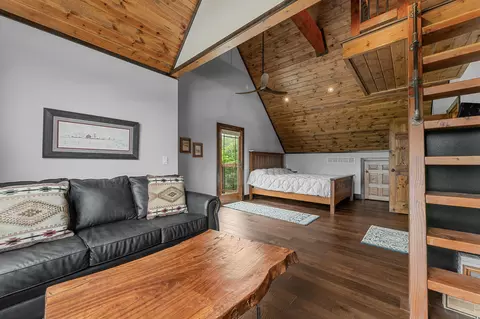 Bedroom - 1362 Bald Eagle Dr, Galena, MO 65656 photo 2 of 8