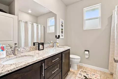 Bath - 1676 N Bristol Ave, Springfield, MO 65802 photo 5 of 6