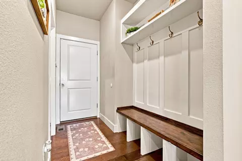 Entry Way - 1676 N Bristol Ave, Springfield, MO 65802 photo 3 of 4