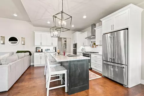 Kitchen - 1676 N Bristol Ave, Springfield, MO 65802 photo 2 of 3