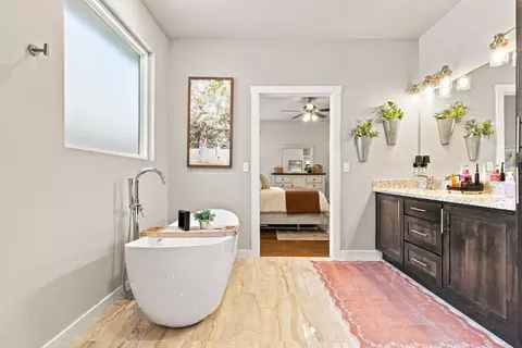 Bath - 1676 N Bristol Ave, Springfield, MO 65802 photo 2 of 6