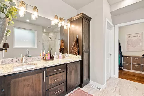 Bath - 1676 N Bristol Ave, Springfield, MO 65802 photo 3 of 6