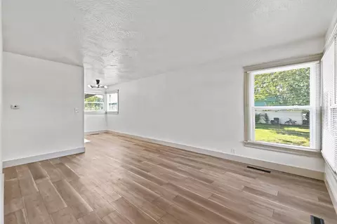 Living - 416 Beam St, Willard, MO 65781 photo 2 of 3