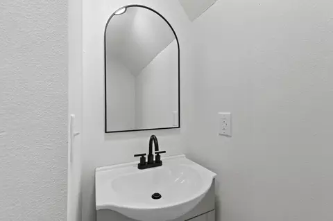 Bath - 416 Beam St, Willard, MO 65781 photo 4 of 4
