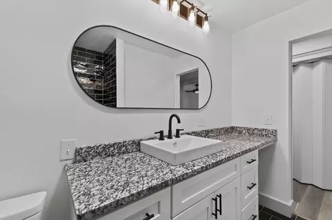 Bath - 416 Beam St, Willard, MO 65781 photo 2 of 4
