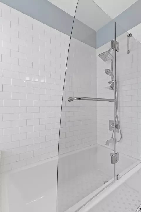 Bath - 800 S Pickwick Ave, Springfield, MO 65804 photo 5 of 7