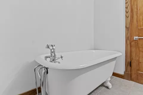 Bath - 800 S Pickwick Ave, Springfield, MO 65804 photo 7 of 7