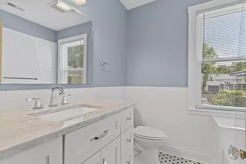 Bath - 800 S Pickwick Ave, Springfield, MO 65804 photo 4 of 7
