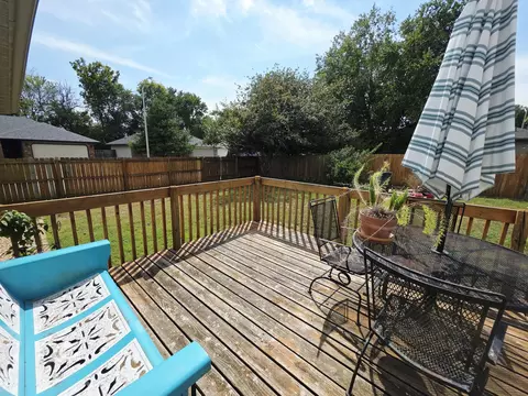 Exterior - 847 S Canton Ave, Springfield, MO 65802 photo 3 of 4