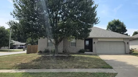 Exterior - 847 S Canton Ave, Springfield, MO 65802 photo 2 of 4