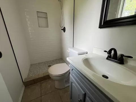Bath - 15540 N State Highway 5, Ava, MO 65608 photo 2 of 3