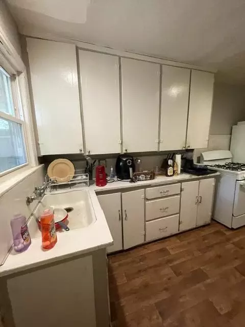 Kitchen - 531 S Fort Ave, Springfield, MO 65806 photo 2 of 4